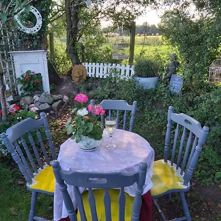 The Feathers Shepherds Hut 豪华帐篷