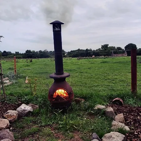 The Feathers Shepherds Hut * Ath Eascrach