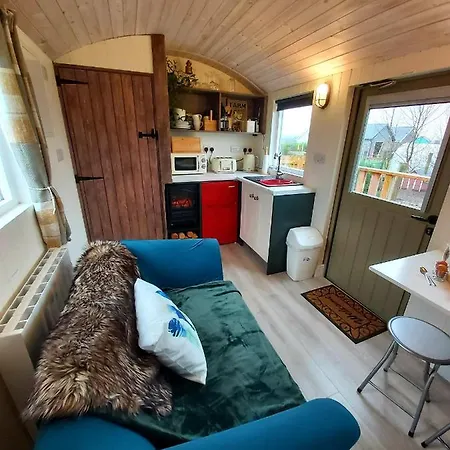 The Feathers Shepherds Hut Campismo de Luxo