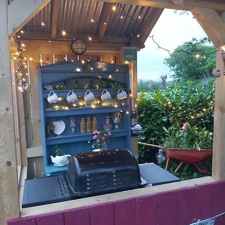 The Feathers Shepherds Hut