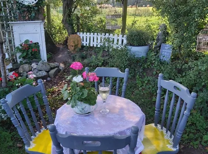 The Feathers Shepherds Hut 豪华帐篷