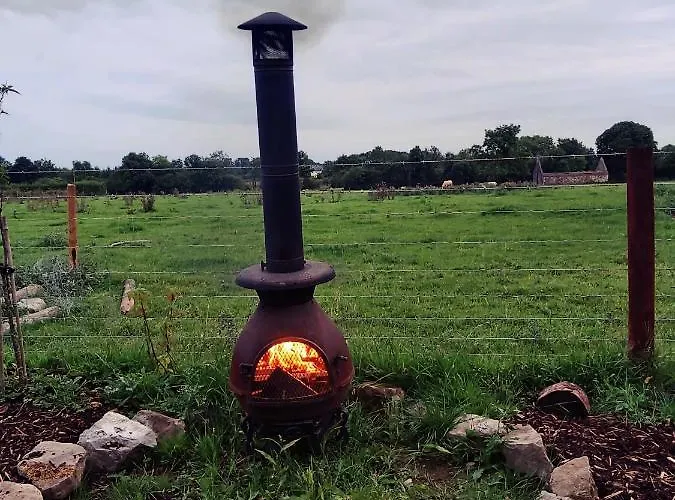 The Feathers Shepherds Hut * Ath Eascrach