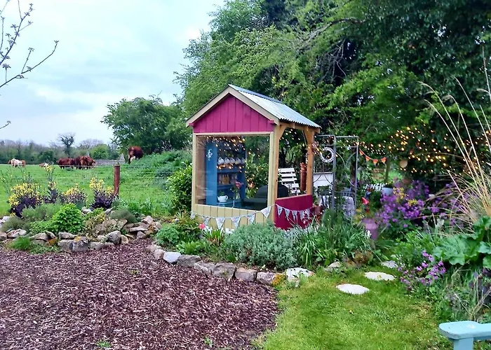 The Feathers Shepherds Hut Luxuszelt *