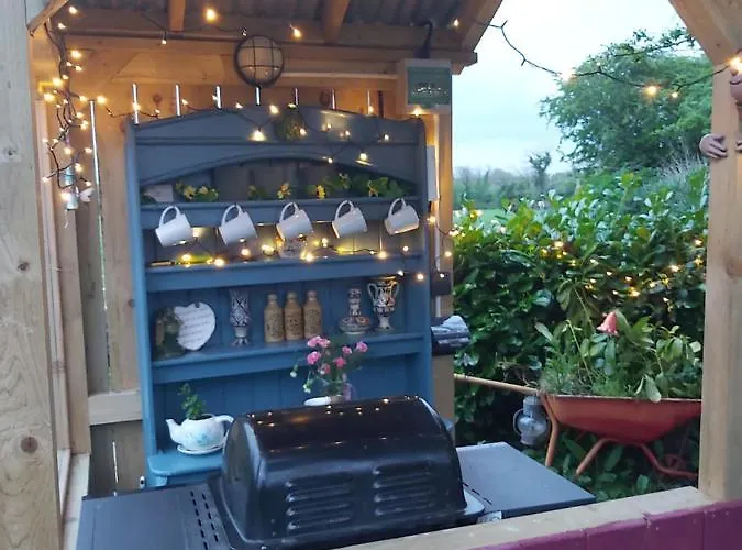 The Feathers Shepherds Hut